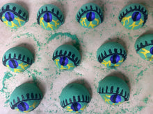 Load image into Gallery viewer, Alien Eyeball Bath Bomb
