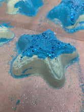 Load image into Gallery viewer, Sea Spray Starfish Bath Bomb
